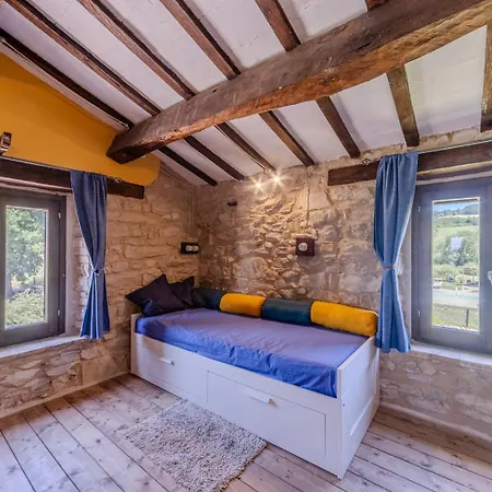 Dai Du Bourdei בית כפרי