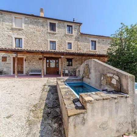 Dai Du Bourdei בית כפרי Frontino