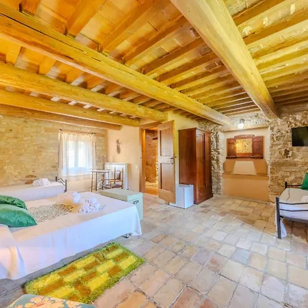 Dai Du Bourdei בית כפרי Frontino